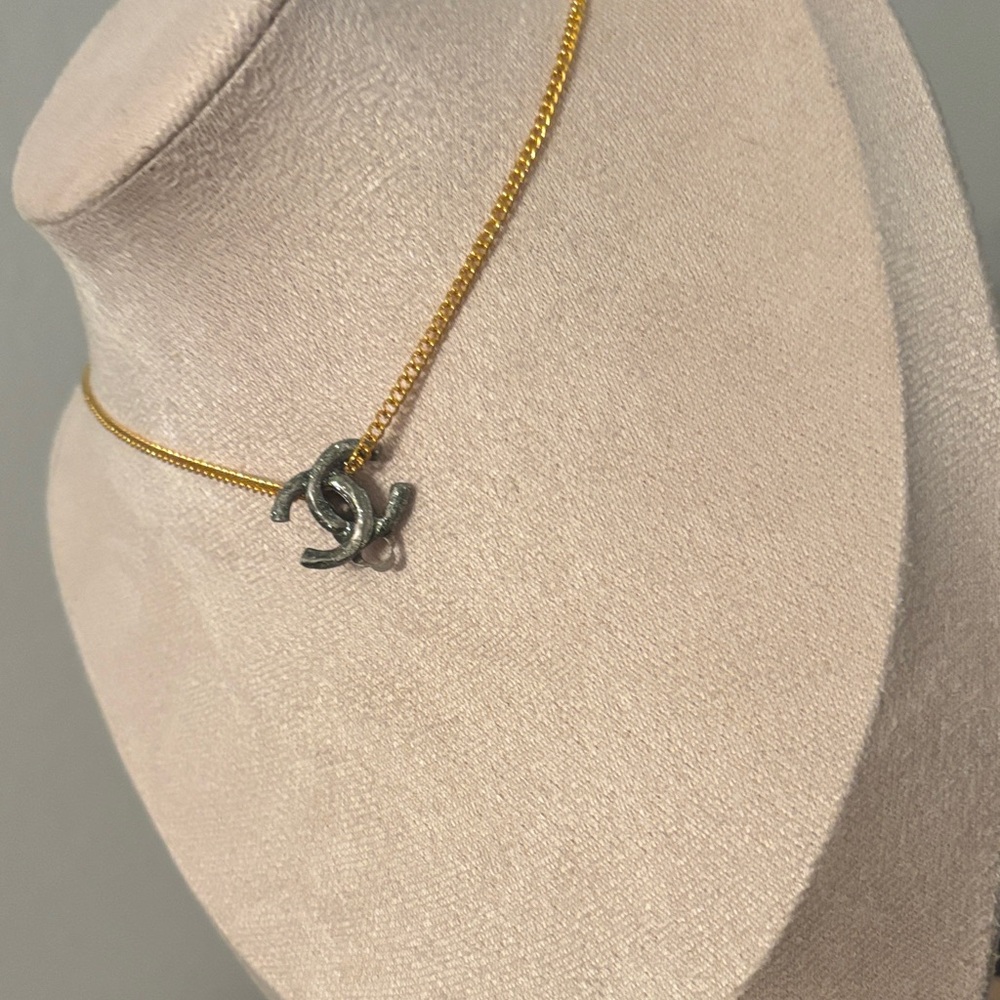 Authentic Chanel silver clasp/Pendant with unbranded chain - Picture 2 of 5